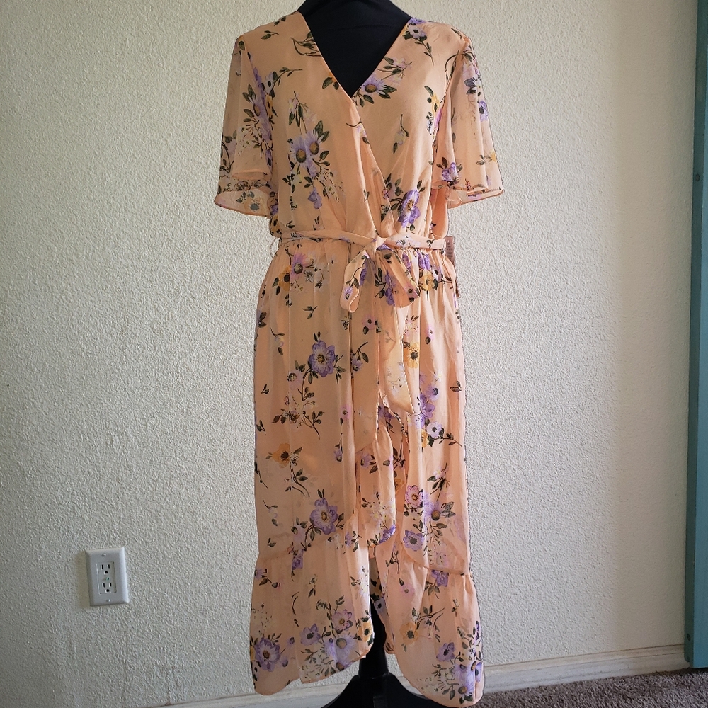 NWT Juniors flared sleeve faux-wrap dress with a floral pattern. Peach Floral XL